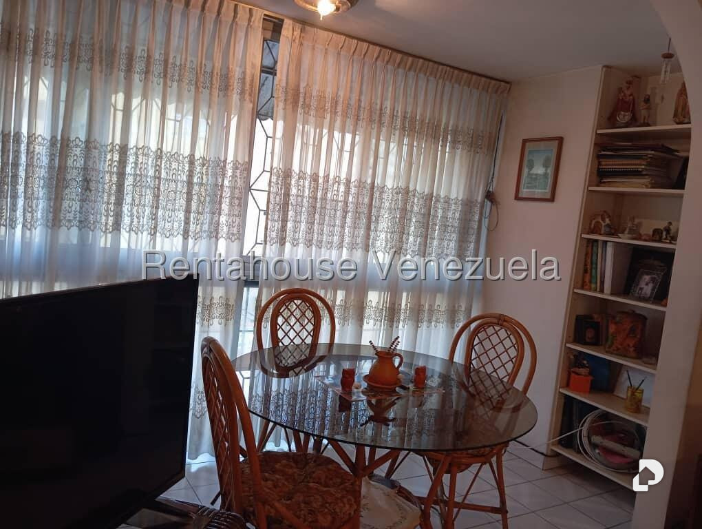 Apartamento en Parroquia Santa Rosalía, Caracas – 17