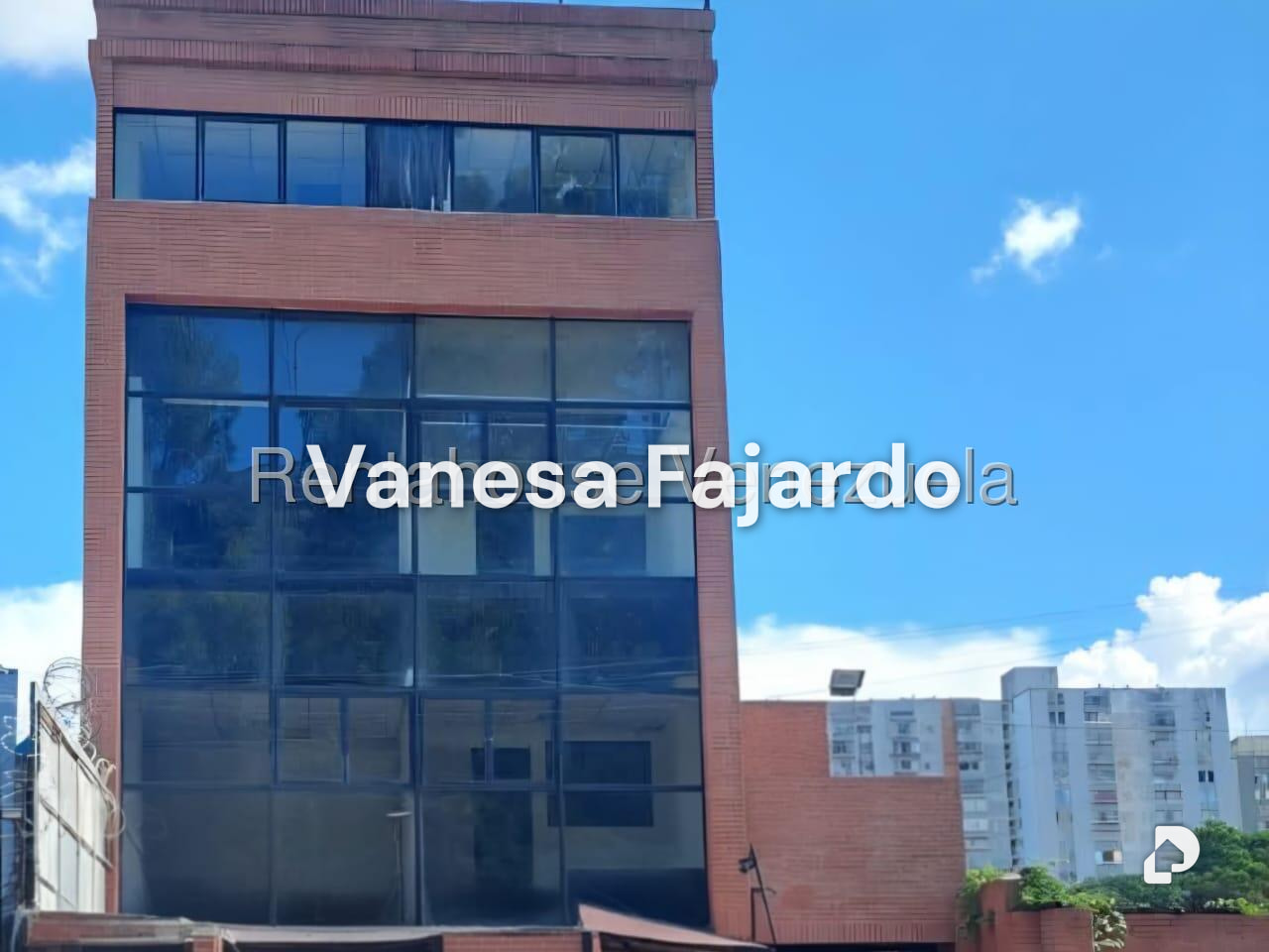 Edificio en La Trinidad, Caracas – 1