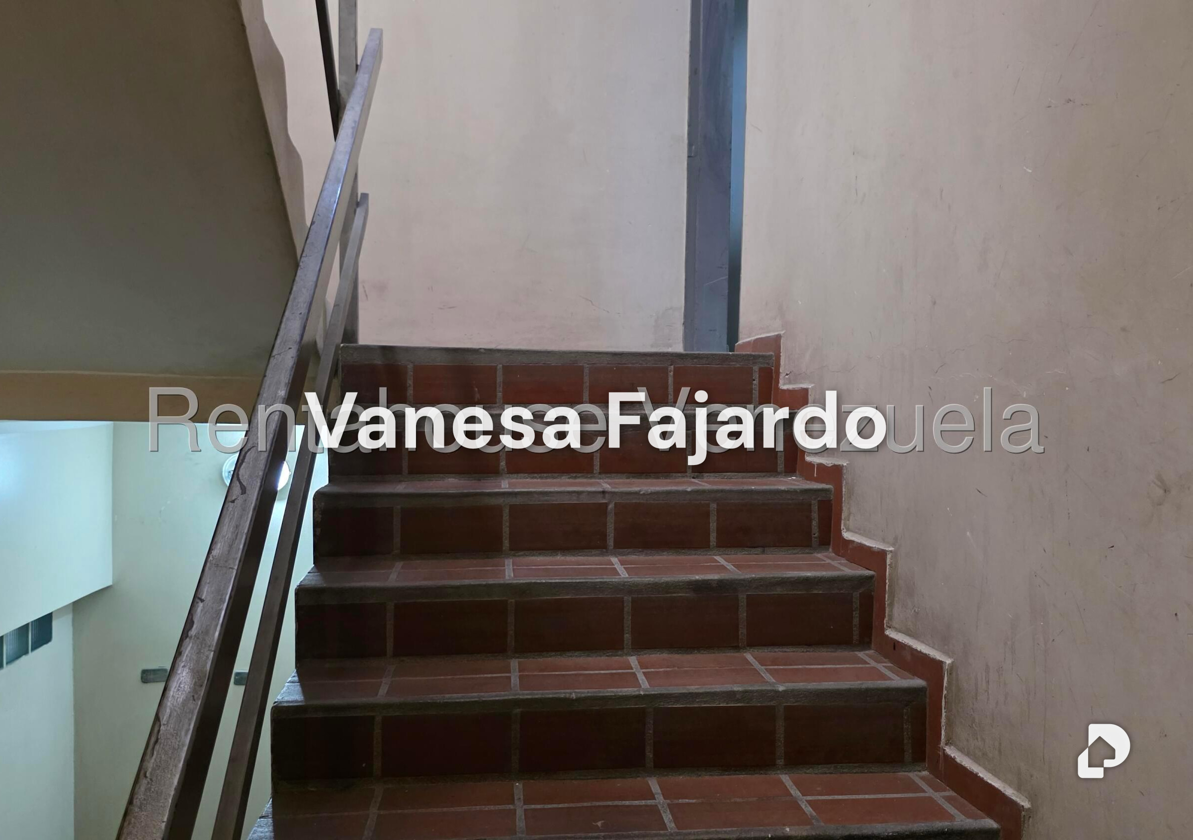 Edificio en La Trinidad, Caracas – 10