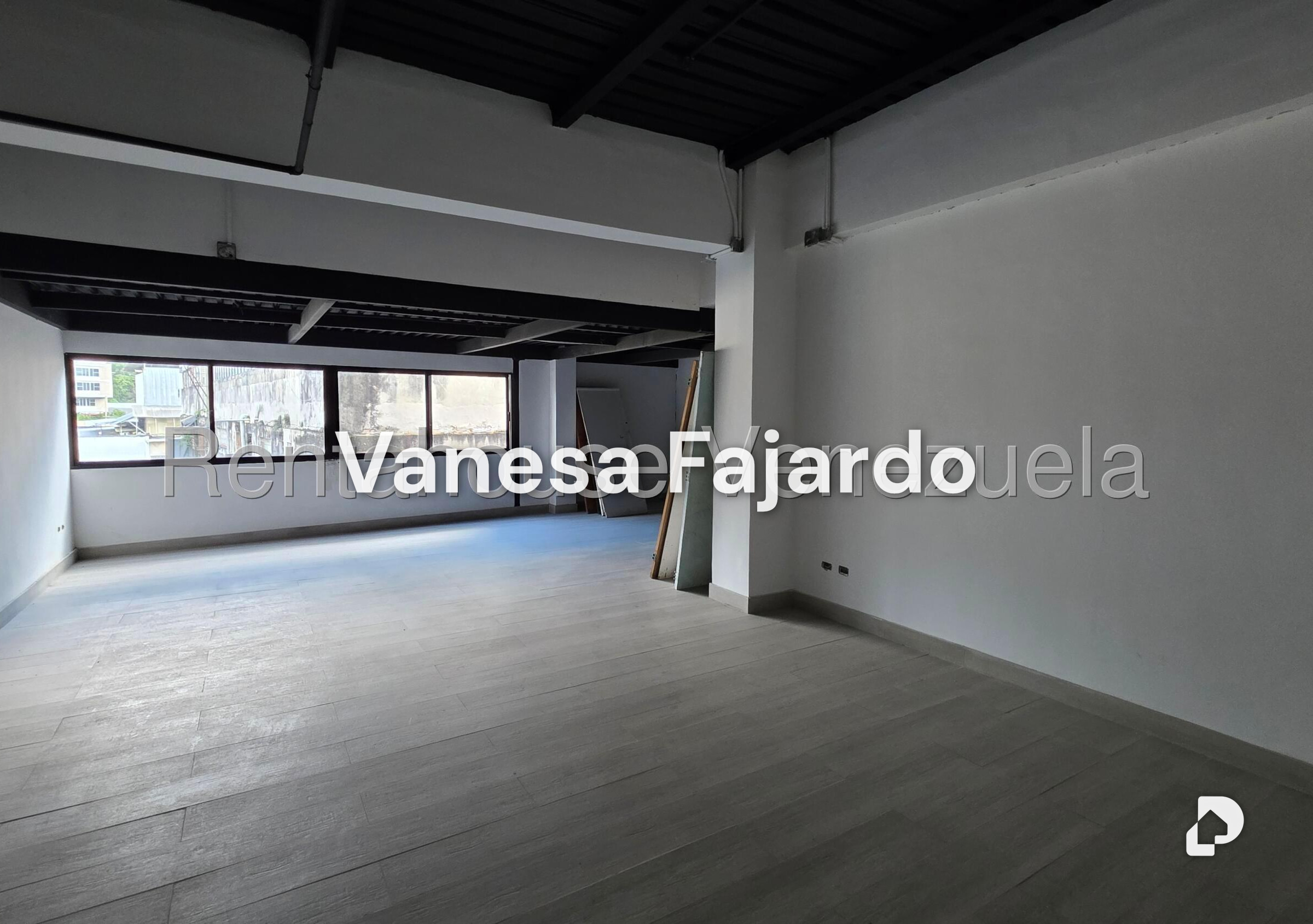 Edificio en La Trinidad, Caracas – 13