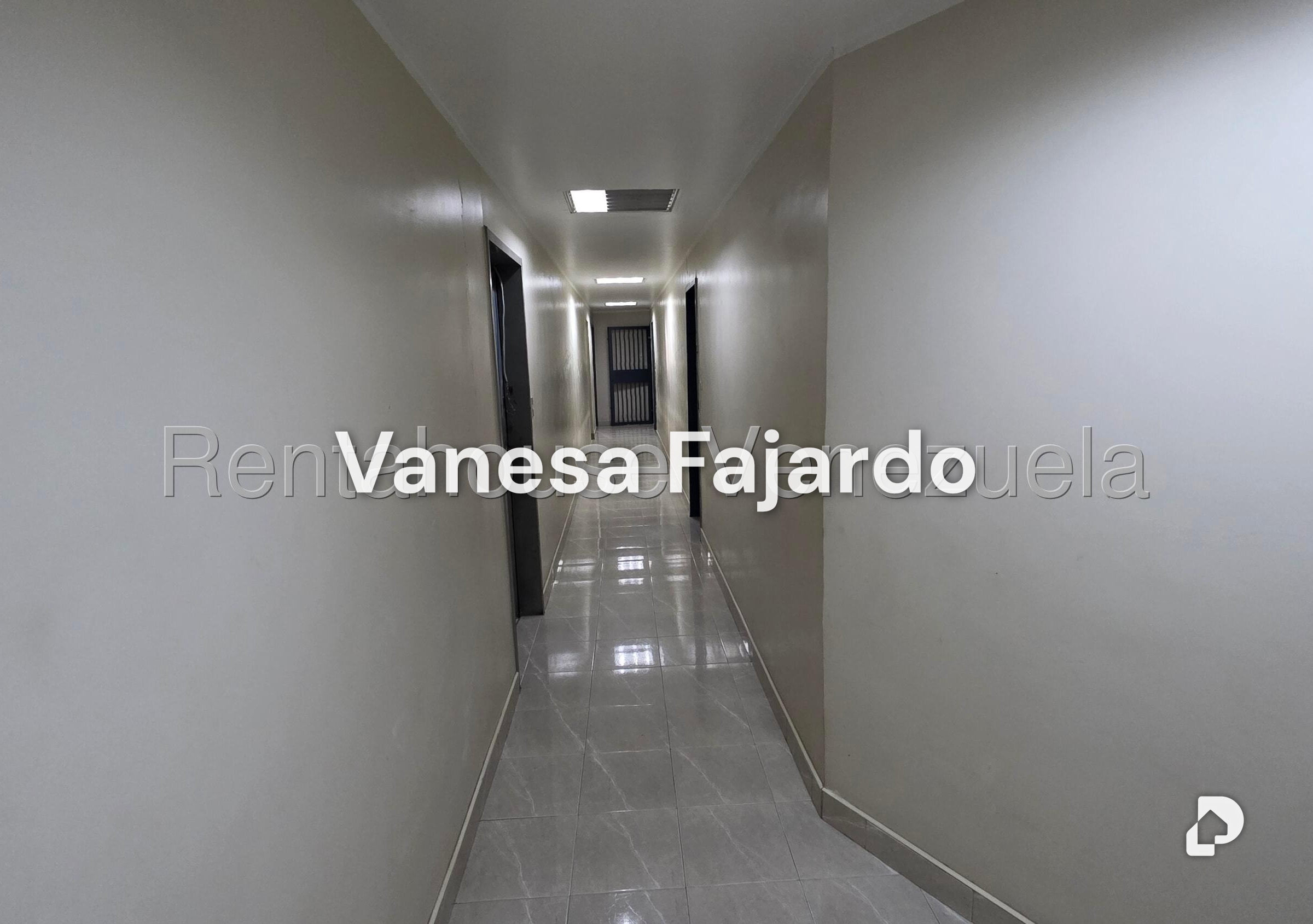 Edificio en La Trinidad, Caracas – 12