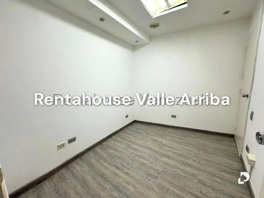 Office in Macaracuay, Caracas – 8