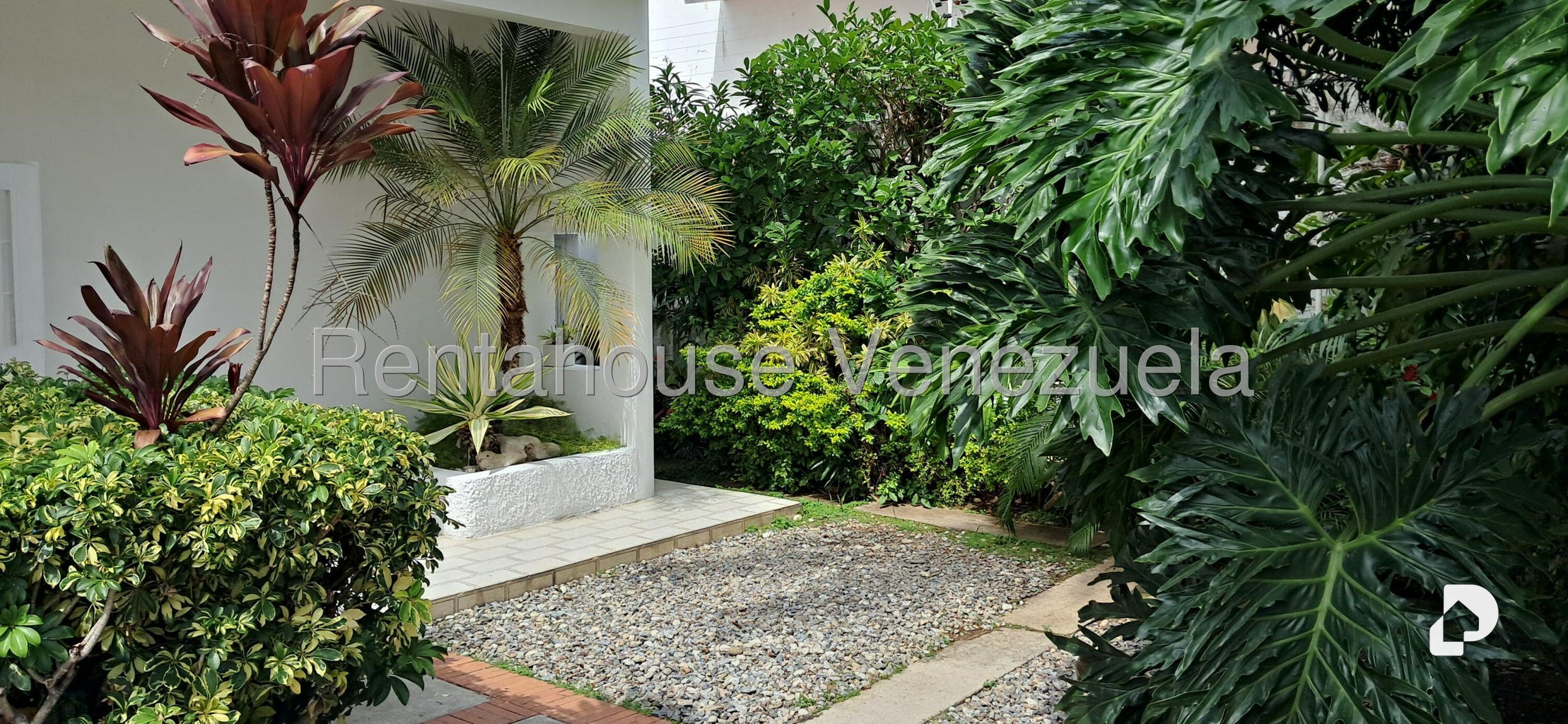 Casa en Altamira, Caracas – 13