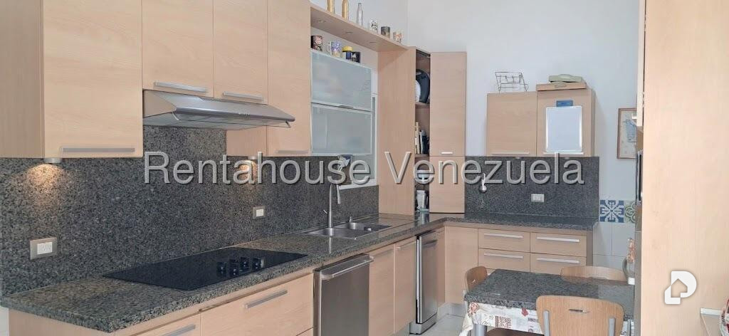 Casa en Altamira, Caracas – 11