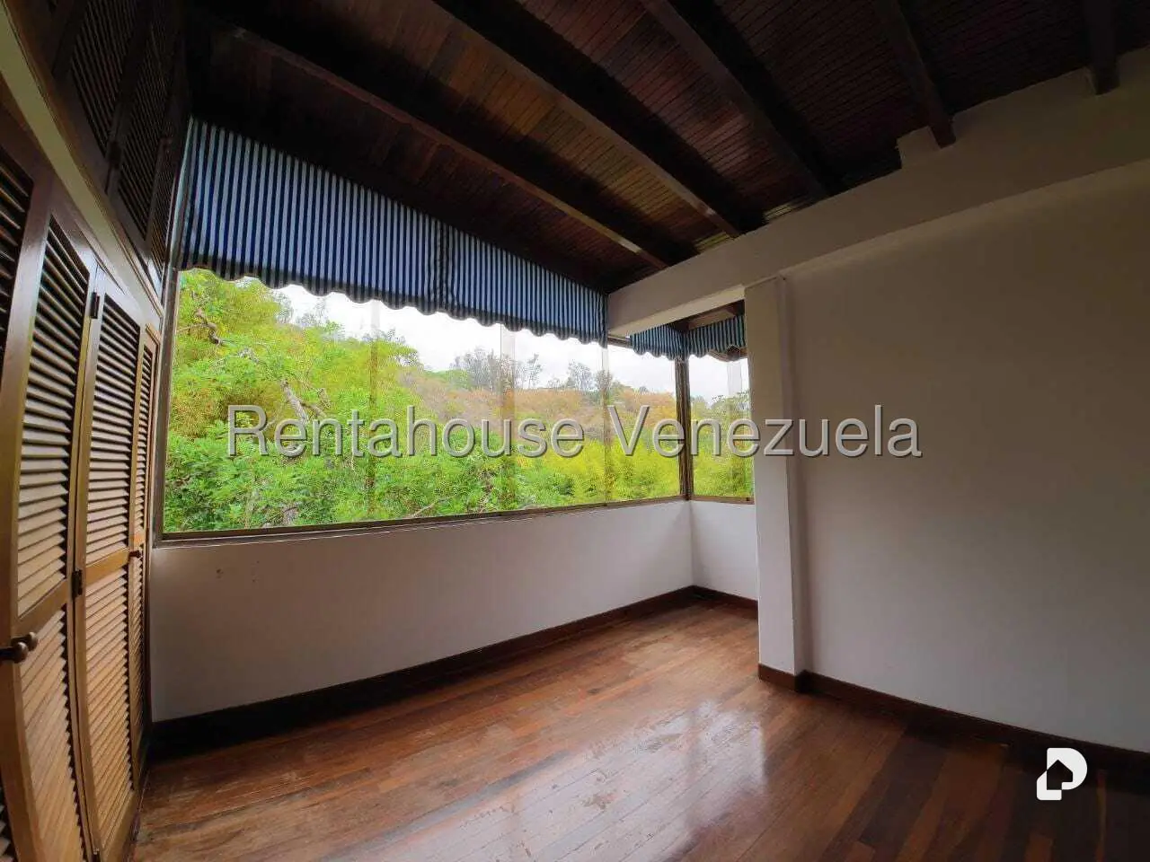 Casa en Oripoto, Caracas – 28