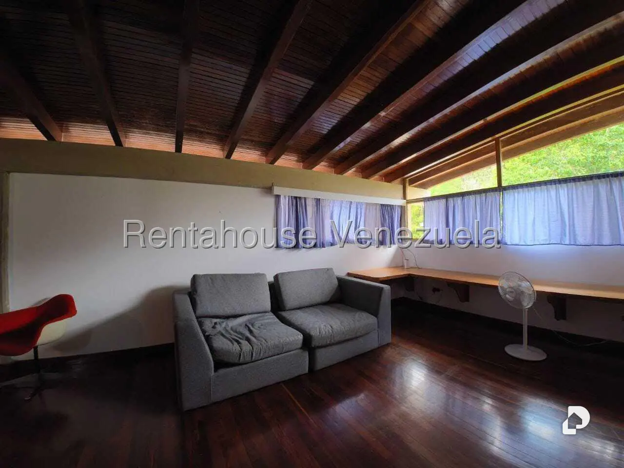 Casa en Oripoto, Caracas – 26