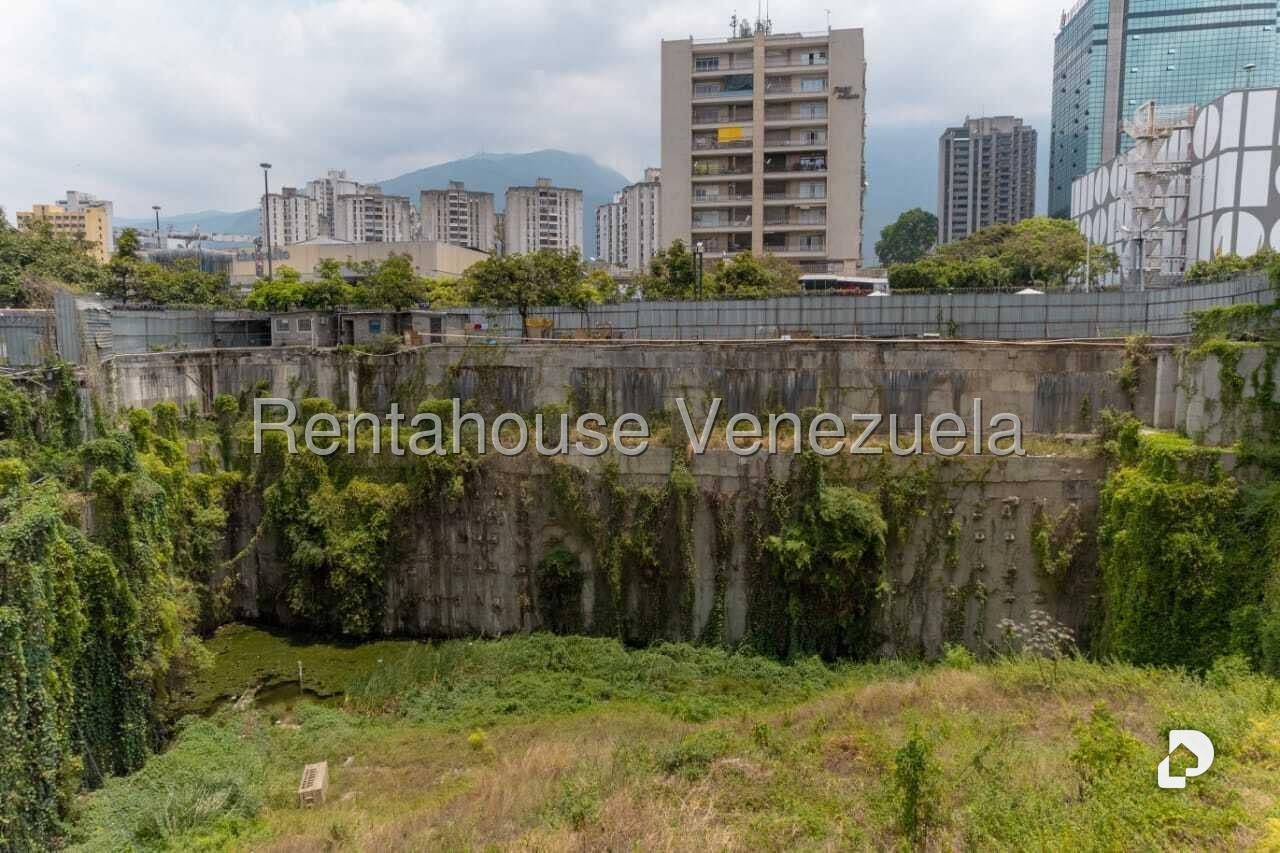 Terreno en El Rosal, Caracas – 3