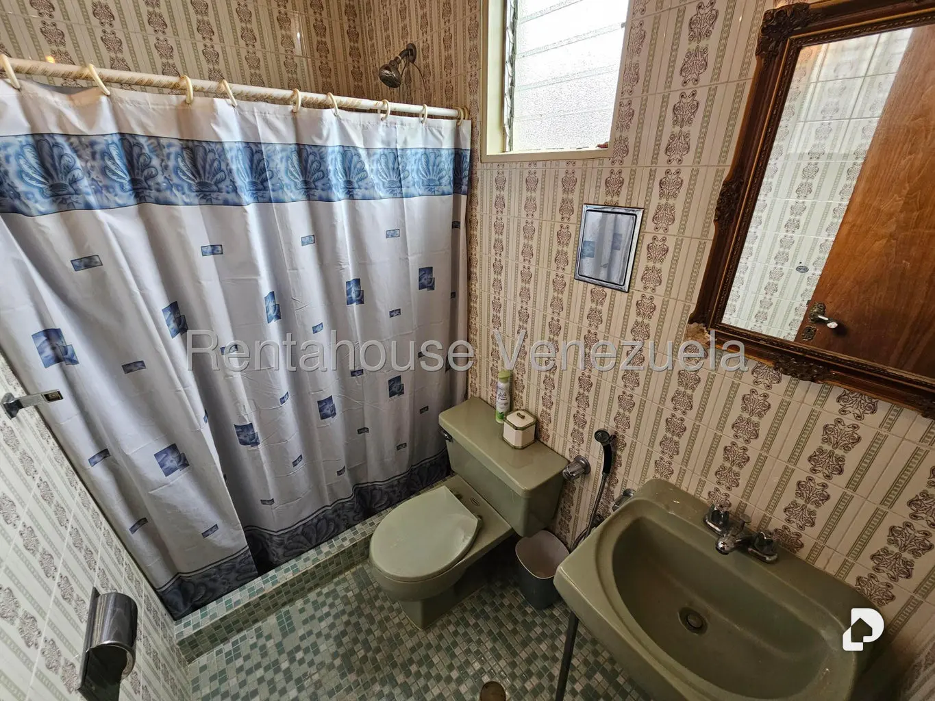 House in Prados del Este, Caracas – 25