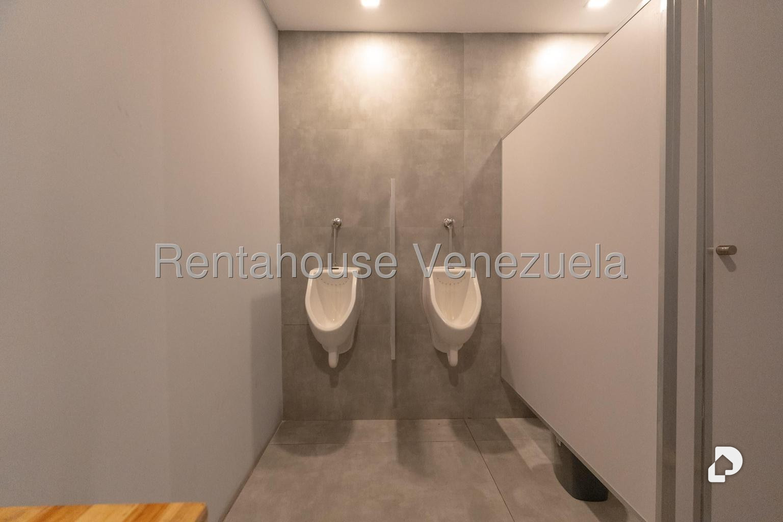 Local comercial en El Hatillo, Caracas – 23
