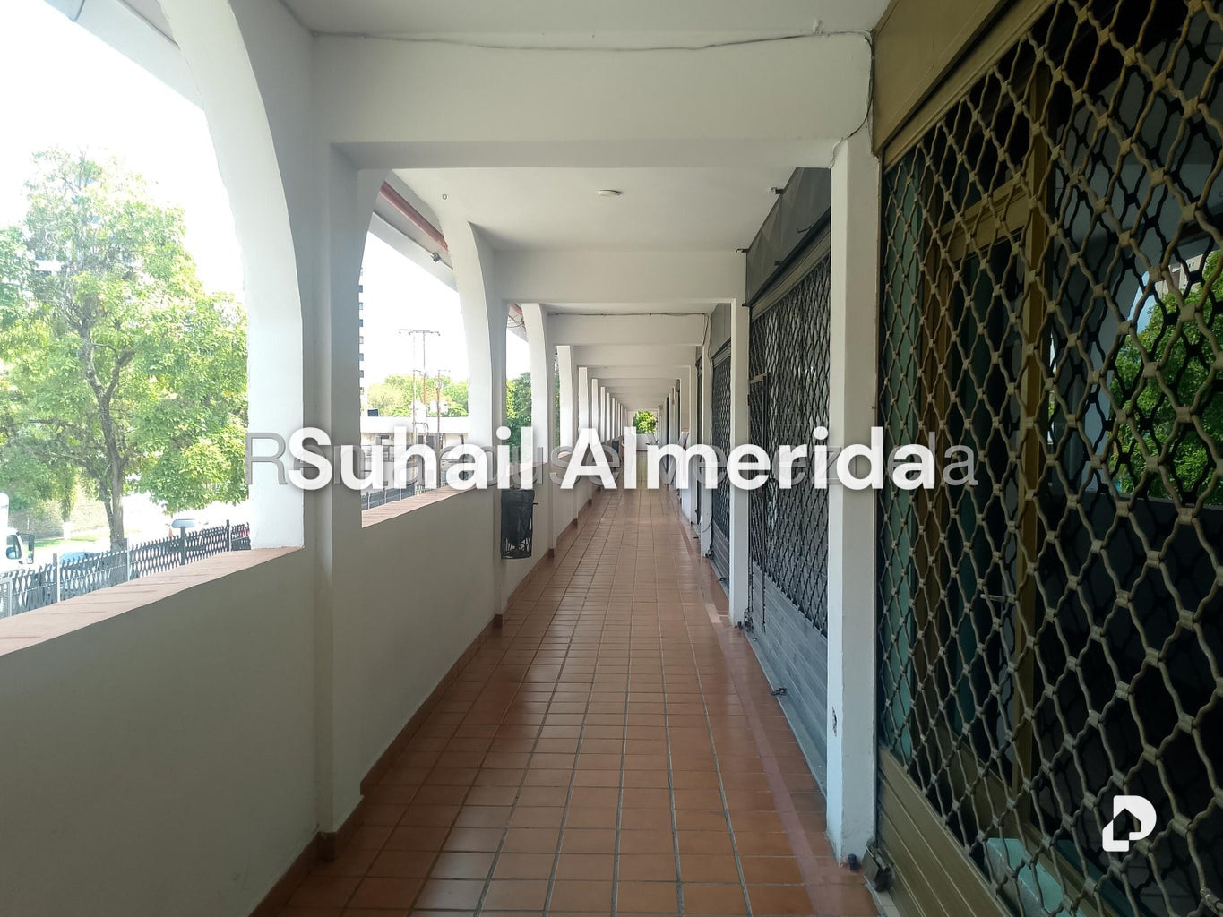 Local comercial en El Parral, Valencia – 2