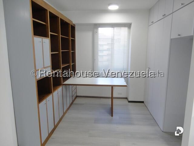 Apartamento en Los Palos Grandes, Caracas – 12