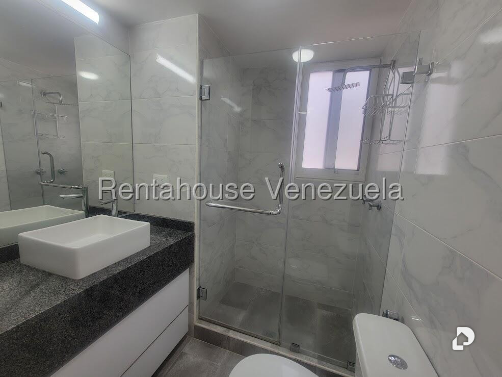 Apartamento en Los Palos Grandes, Caracas – 14