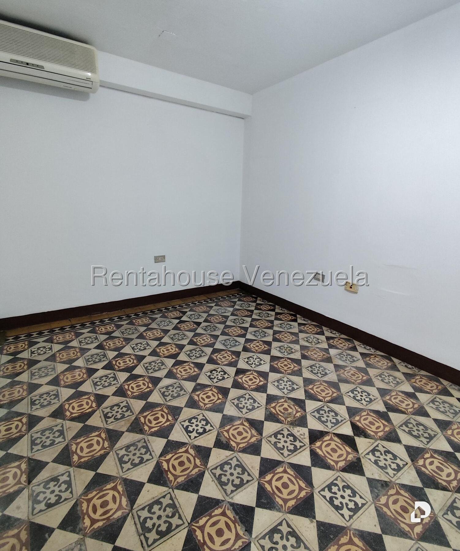 Local comercial en Parroquia Catedral, Caracas – 24