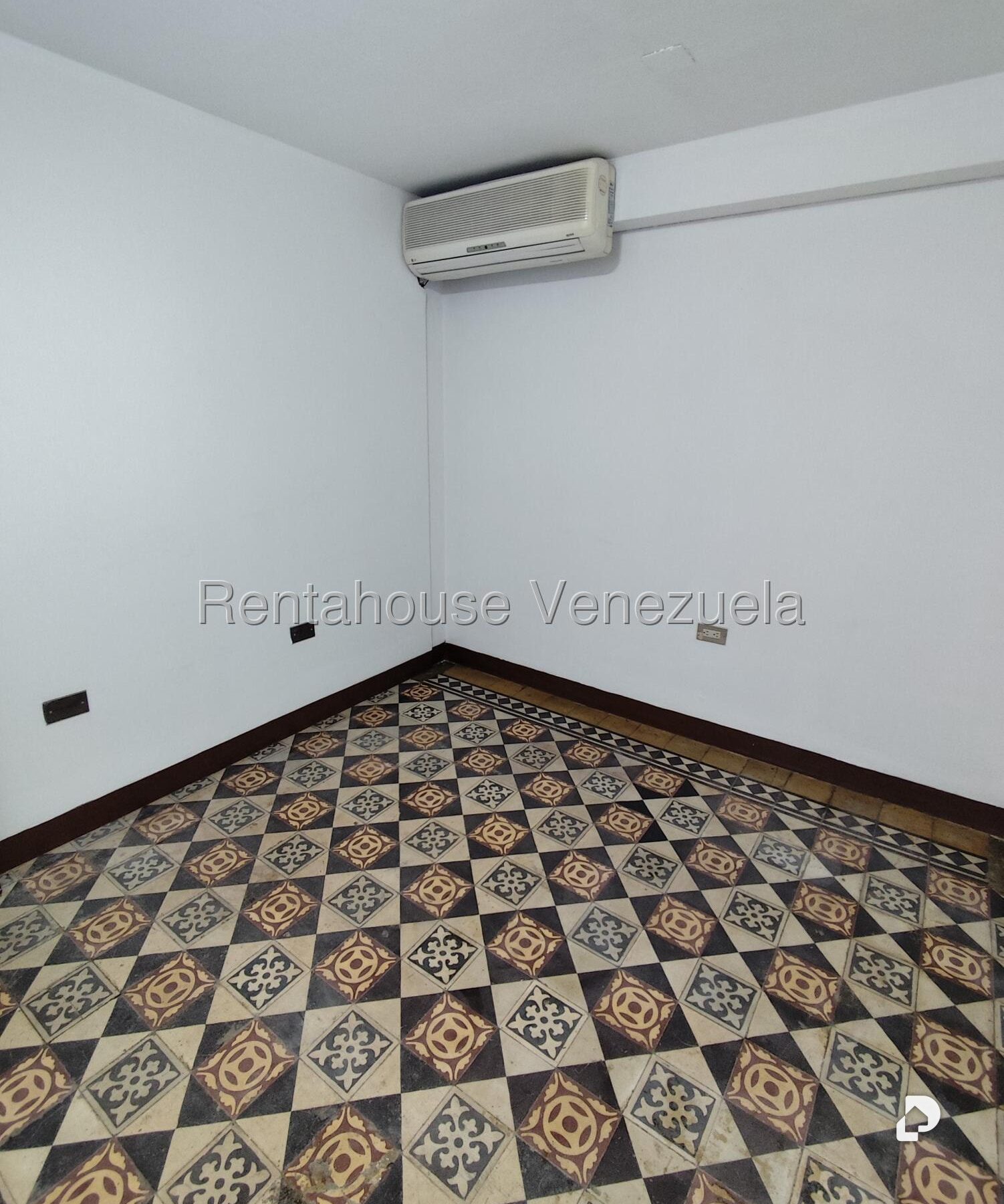 Local comercial en Parroquia Catedral, Caracas – 26