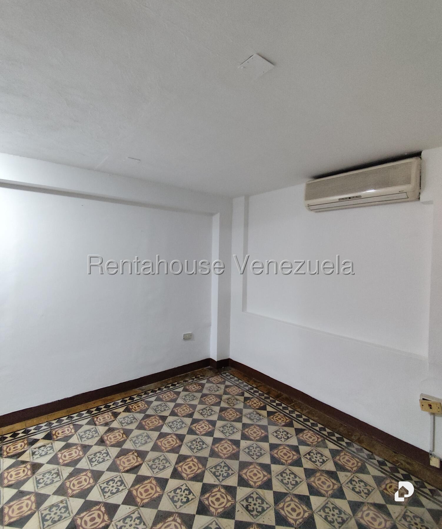 Local comercial en Parroquia Catedral, Caracas – 30