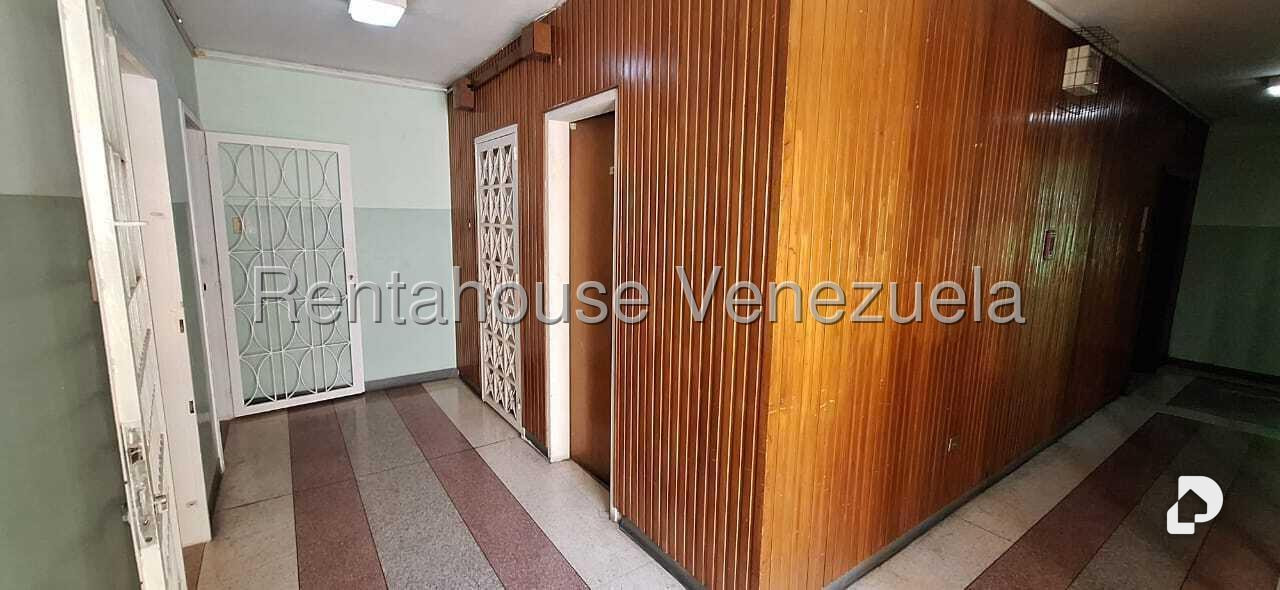 Apartamento en Los Palos Grandes, Caracas – 11