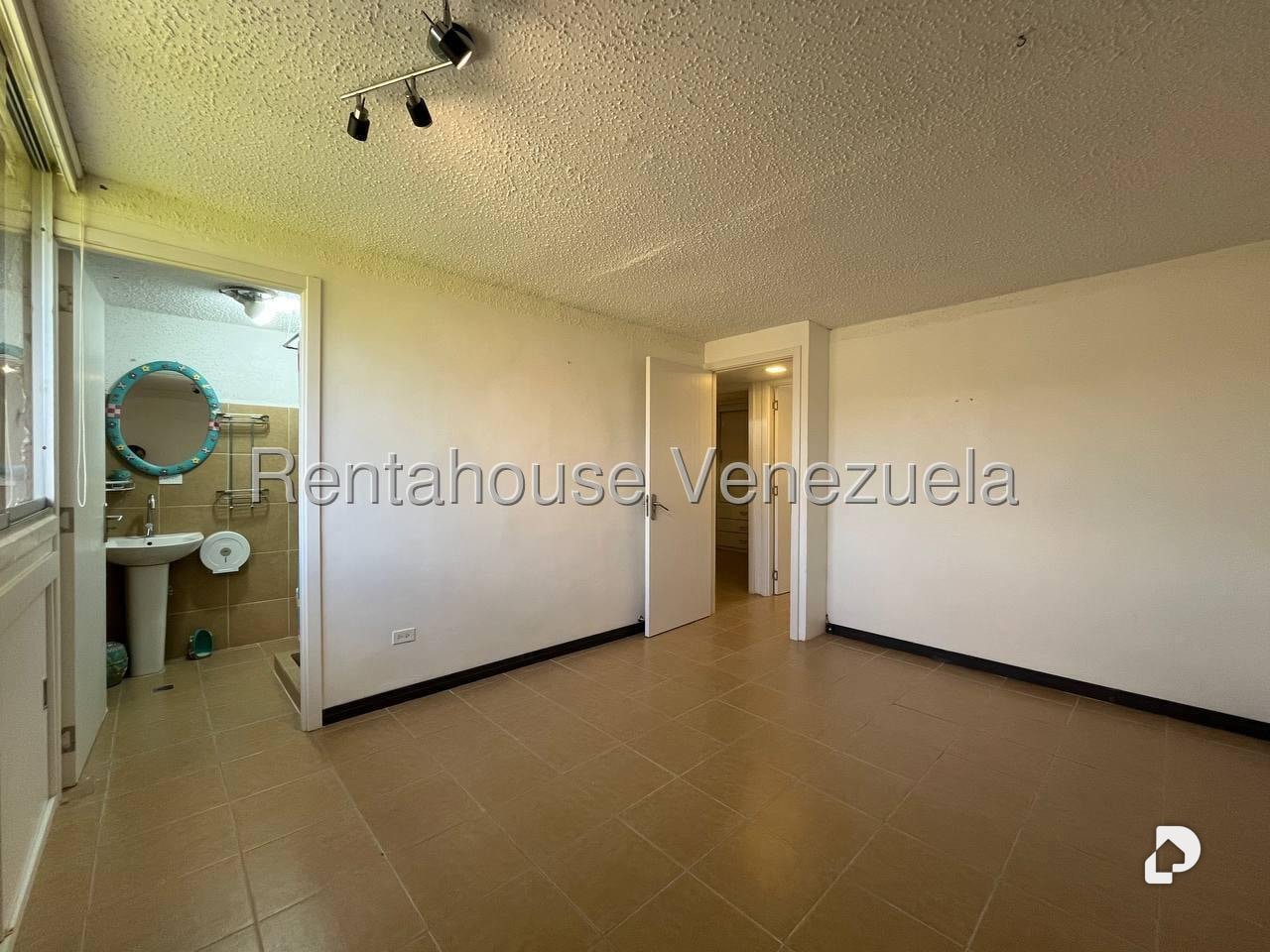 Apartamento en Terrazas de Guaicoco, Caracas – 23