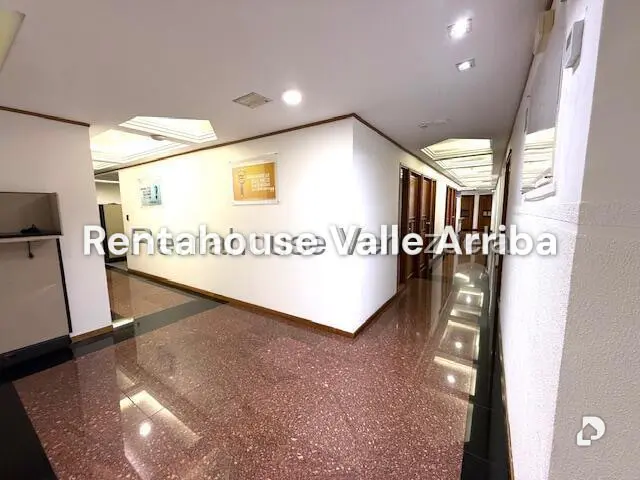 Oficina en Los Cortijos de Lourdes, Caracas – 12