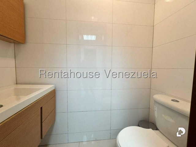 Oficina en Colinas de Bello Monte, Caracas – 9