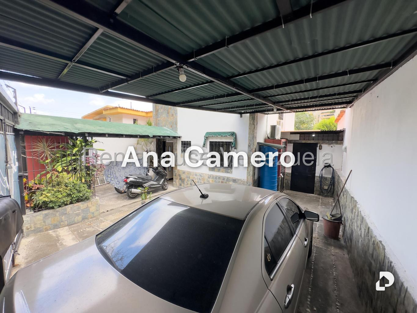 Casa en Santa Rosa de Lima, Caracas – 24