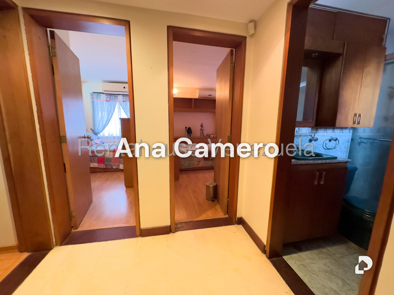 Casa en Santa Rosa de Lima, Caracas – 12