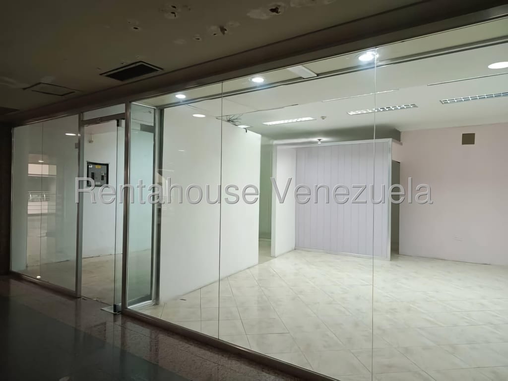 Local comercial en Ciudad Jardín Mañongo, Naguanagua - 1