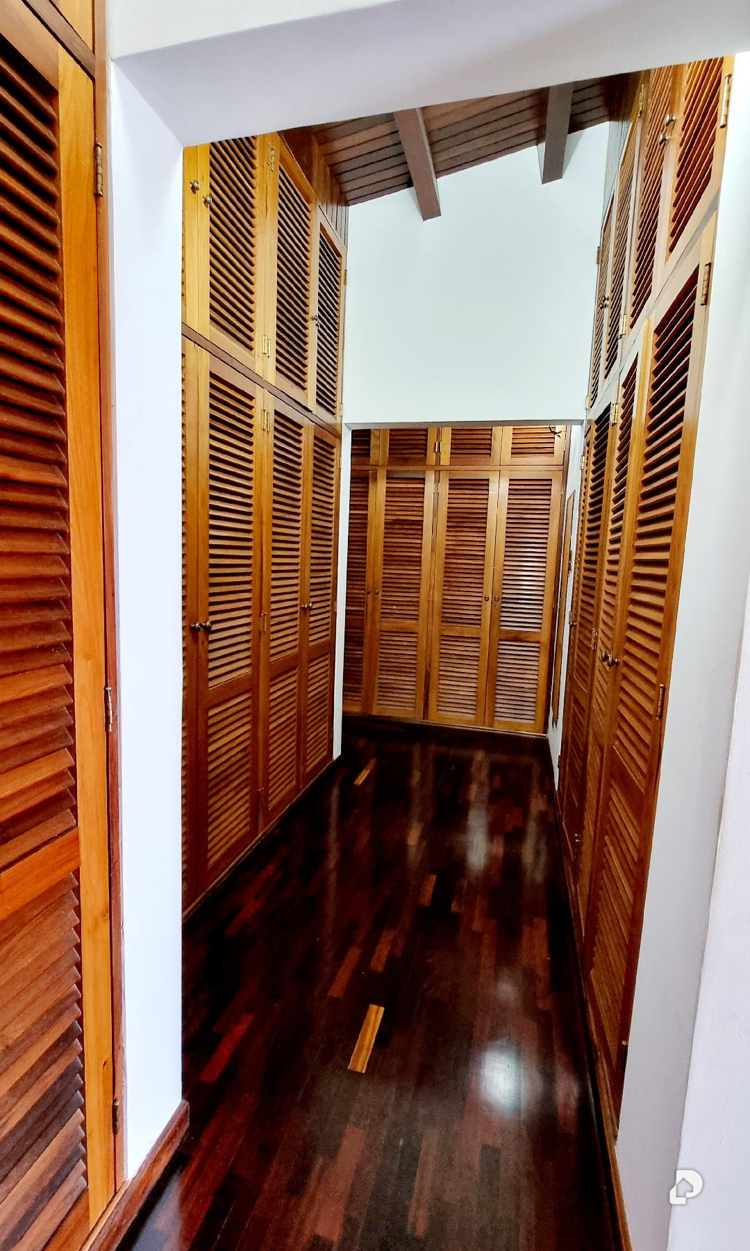 House in La Lagunita, Caracas – 22