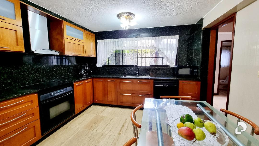 House in La Lagunita, Caracas – 6