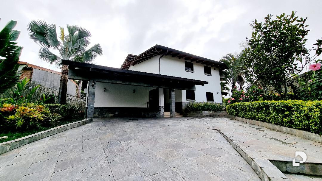 House in La Lagunita, Caracas – 2