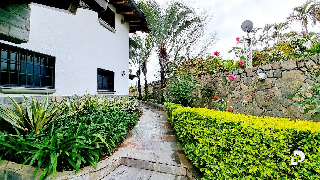 House in La Lagunita, Caracas – 26