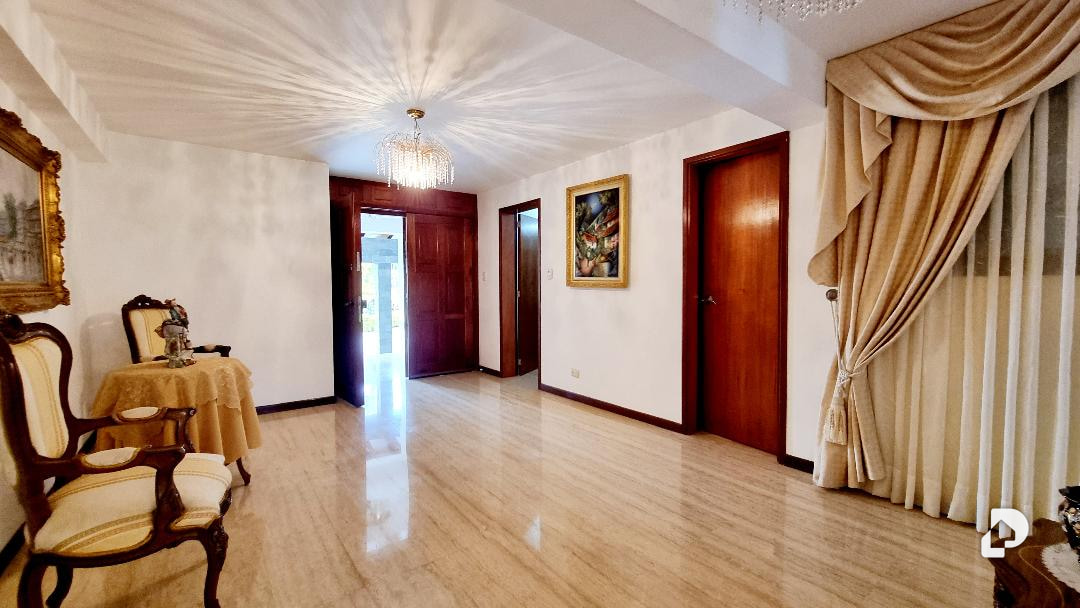 House in La Lagunita, Caracas – 4