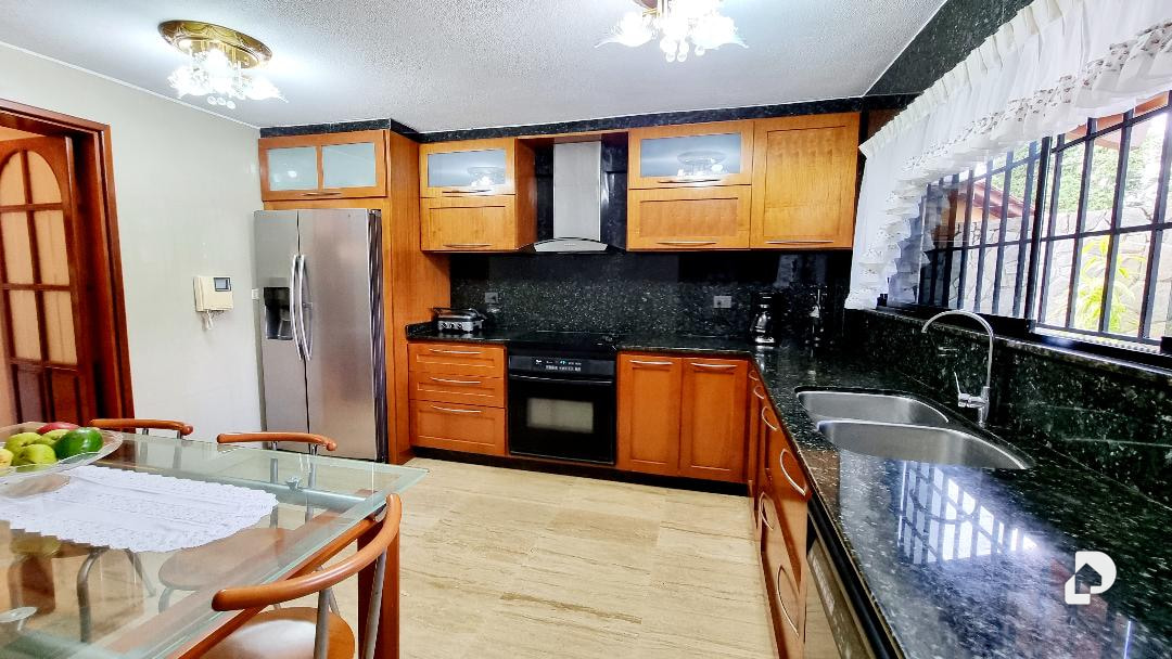 House in La Lagunita, Caracas – 5