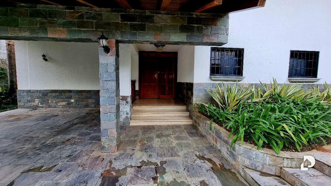 House in La Lagunita, Caracas – 3
