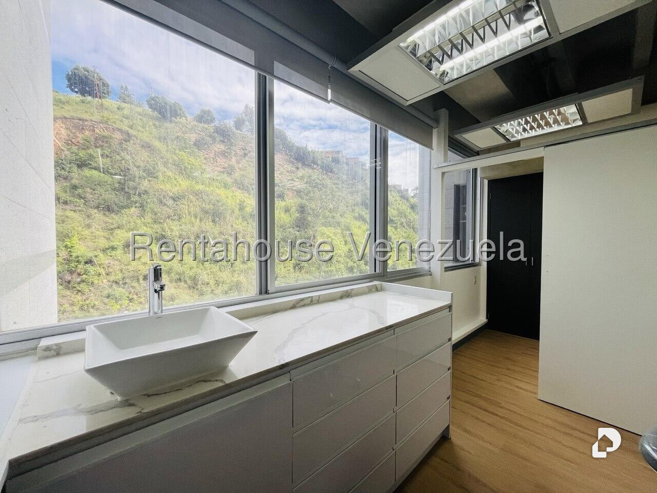 Local comercial en Macaracuay, Caracas – 21
