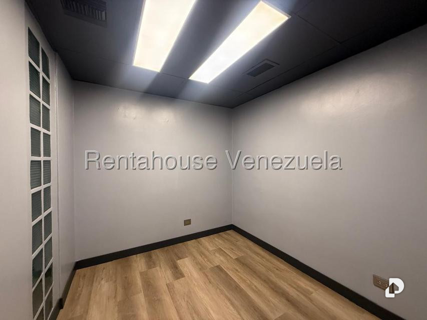 Oficina en La Castellana, Caracas – 8