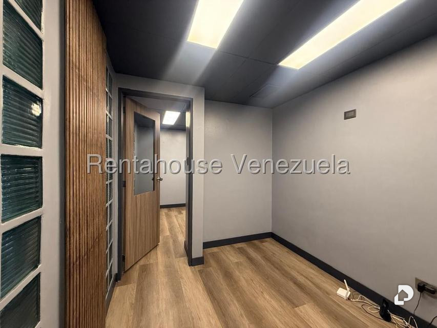 Oficina en La Castellana, Caracas – 7