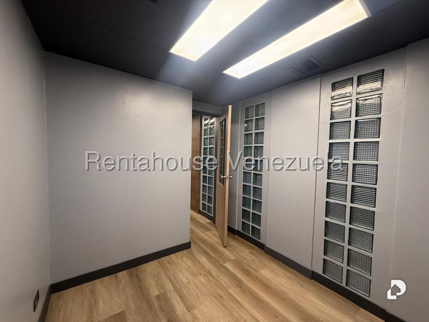 Oficina en La Castellana, Caracas – 9