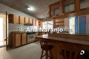 Casa en Alto Prado, Caracas – 8