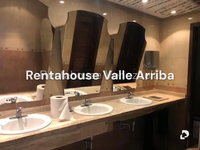 Local comercial en El Recreo, Caracas – 11