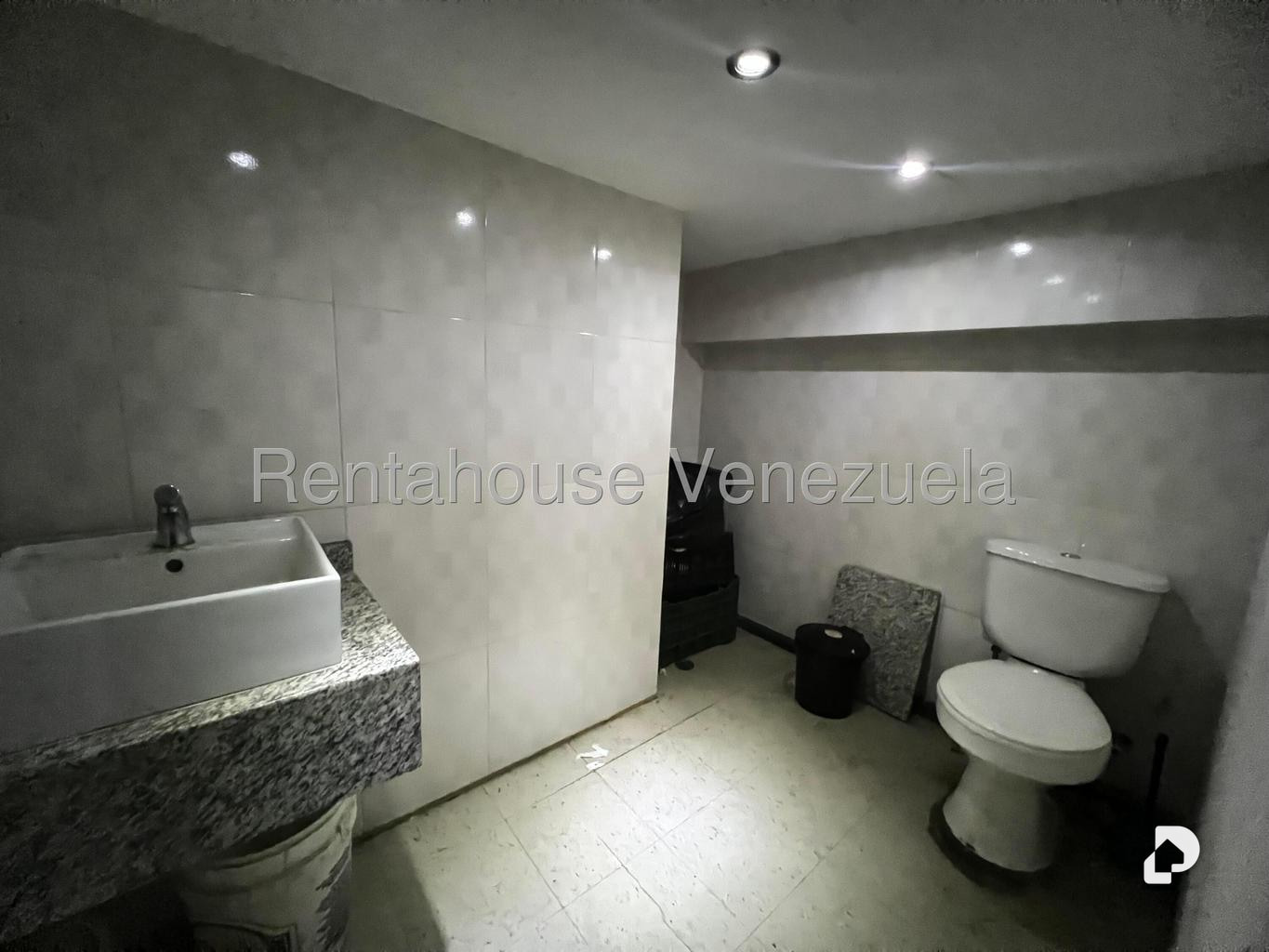 Local comercial en Parroquia La Candelaria, Caracas – 15
