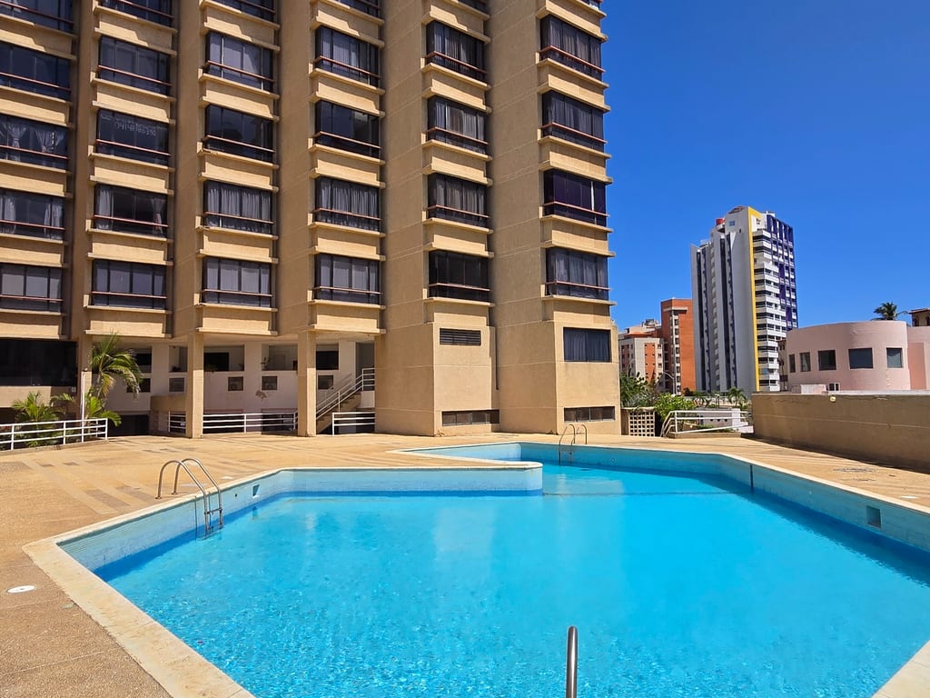 Apartamento en Urbanización Costa Azul, Porlamar - 1