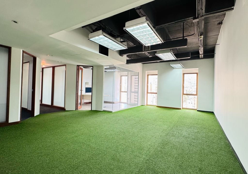 Oficina en Los Palos Grandes, Caracas - 1