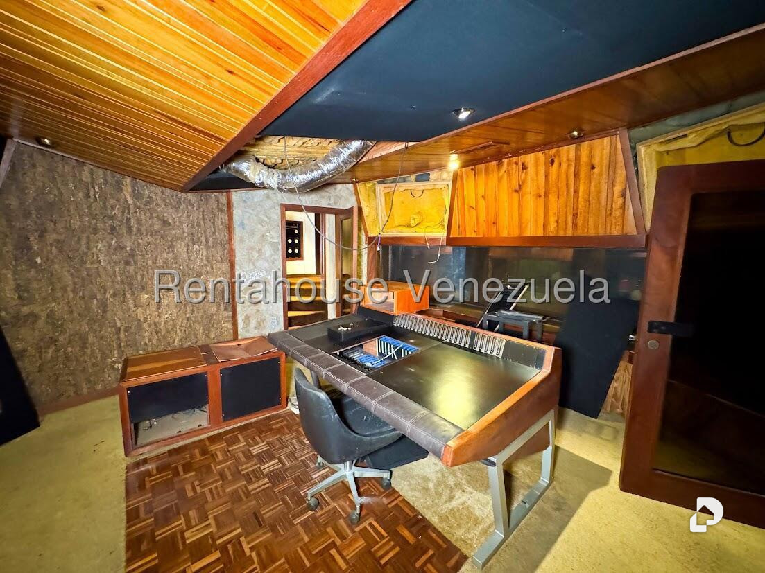 Office in Colinas de Bello Monte, Caracas – 14