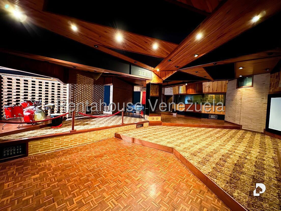 Office in Colinas de Bello Monte, Caracas – 16