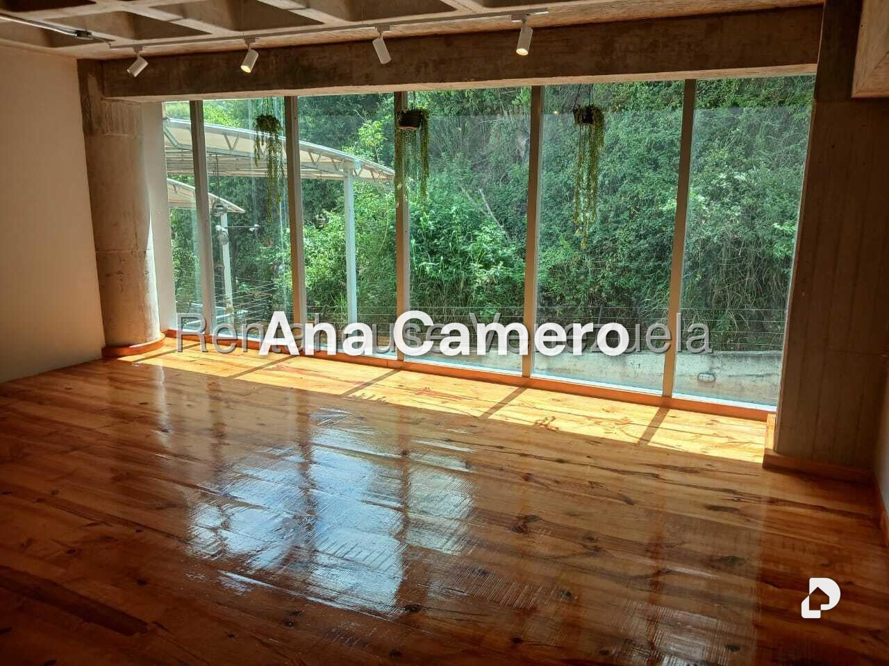 Local comercial en La Trinidad, Caracas – 23