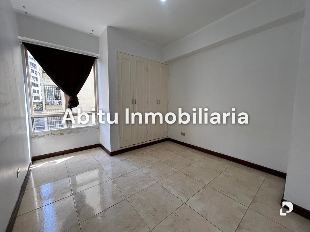 Apartamento en San Bernardino, Caracas – 13