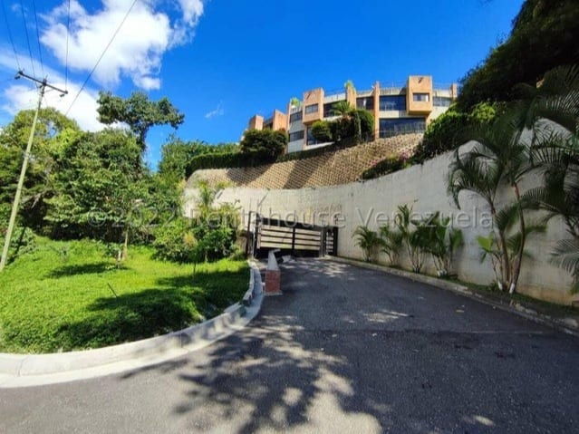 Townhouse en Los Guayabitos, Caracas - 1