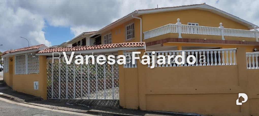 Casa en La Arboleda, San Antonio de Los Altos – 1
