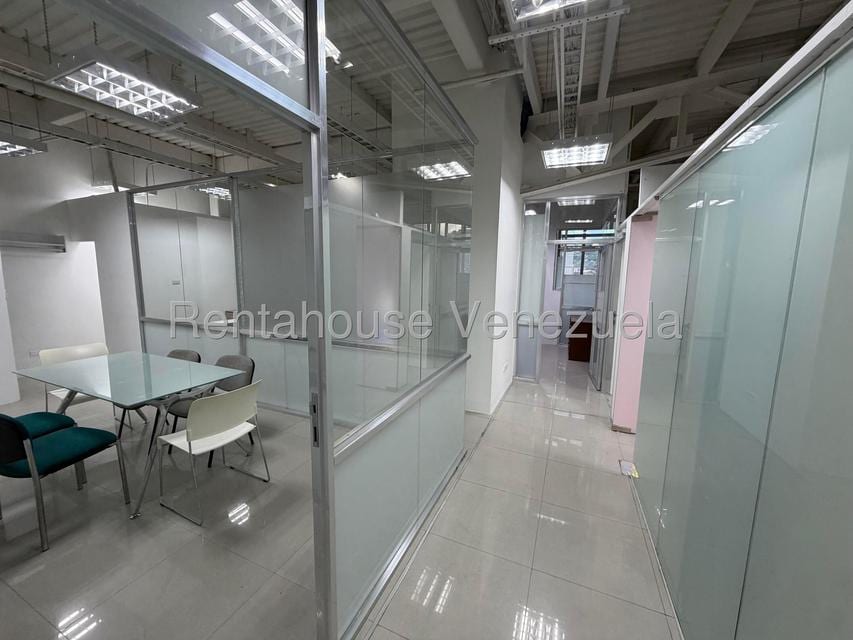 Oficina en Las Mercedes, Caracas - 1