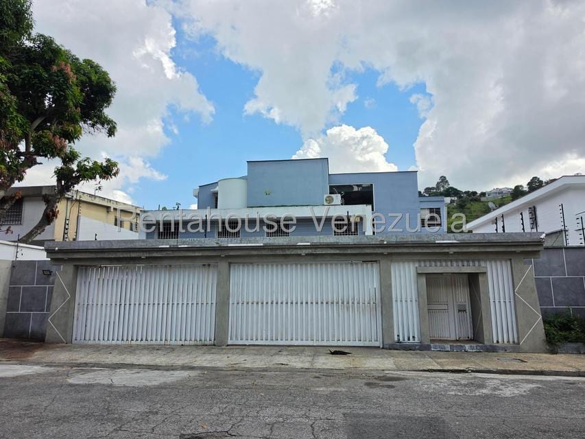 Casa en Santa Clara, Caracas - 1